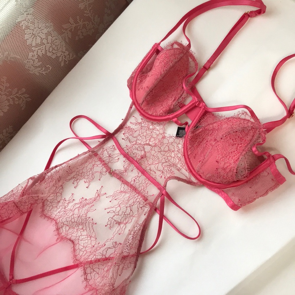 DONATING TMRW LAST CHANCE VS Chantilly Lace Chemise Midi Slip 34B pink tulle